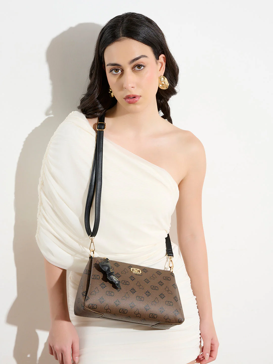 Barnsbury 26 Medium Sling Bag - Image 31