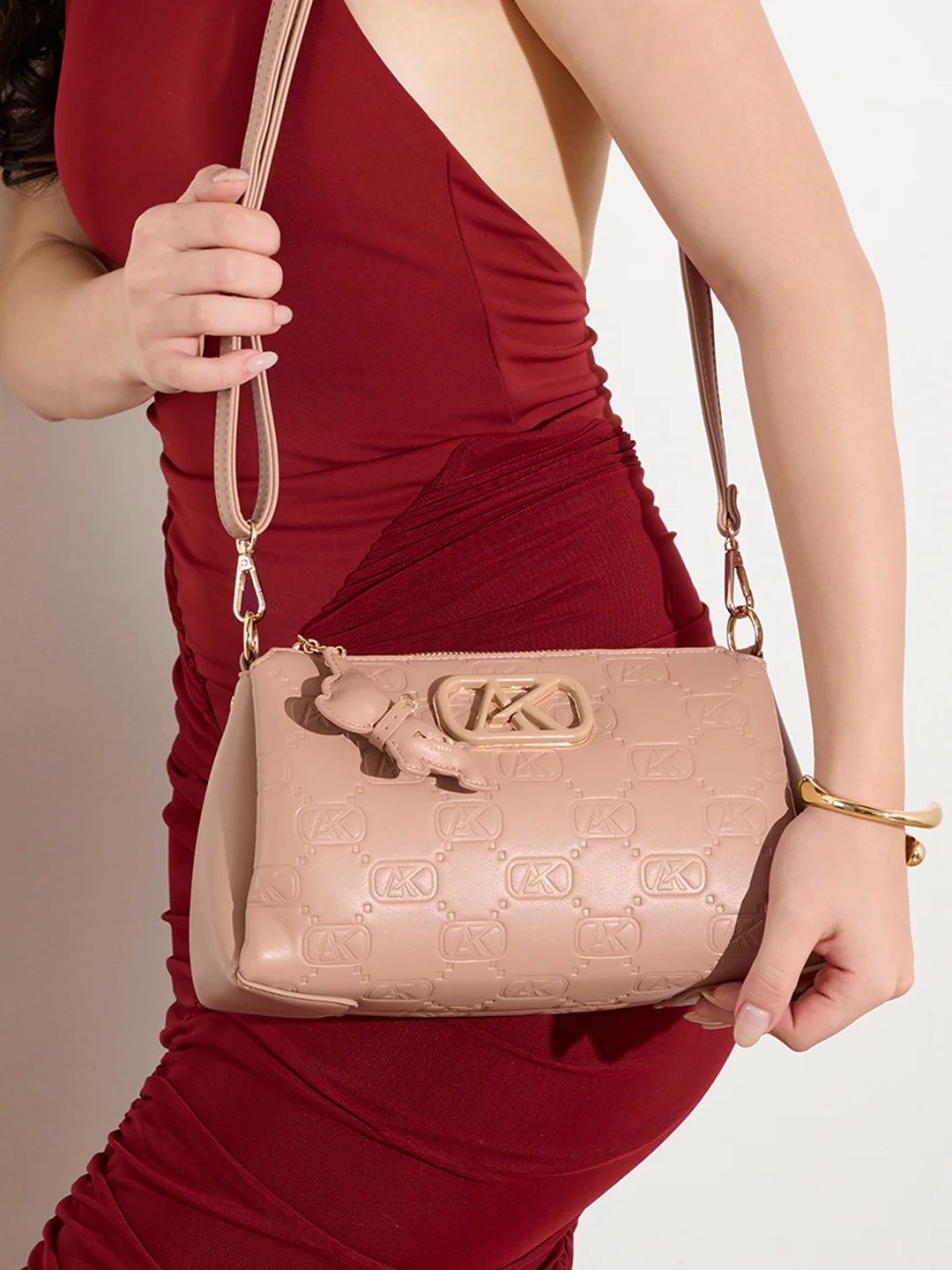 Barnsbury 26 Medium Sling Bag - Image 8