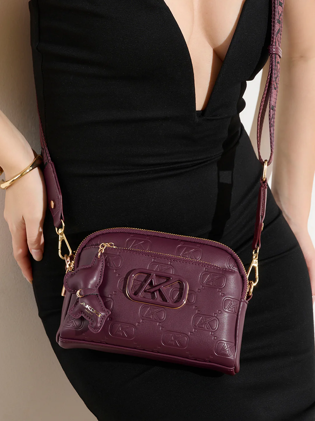 Finsbury 21 Medium Sling Bag