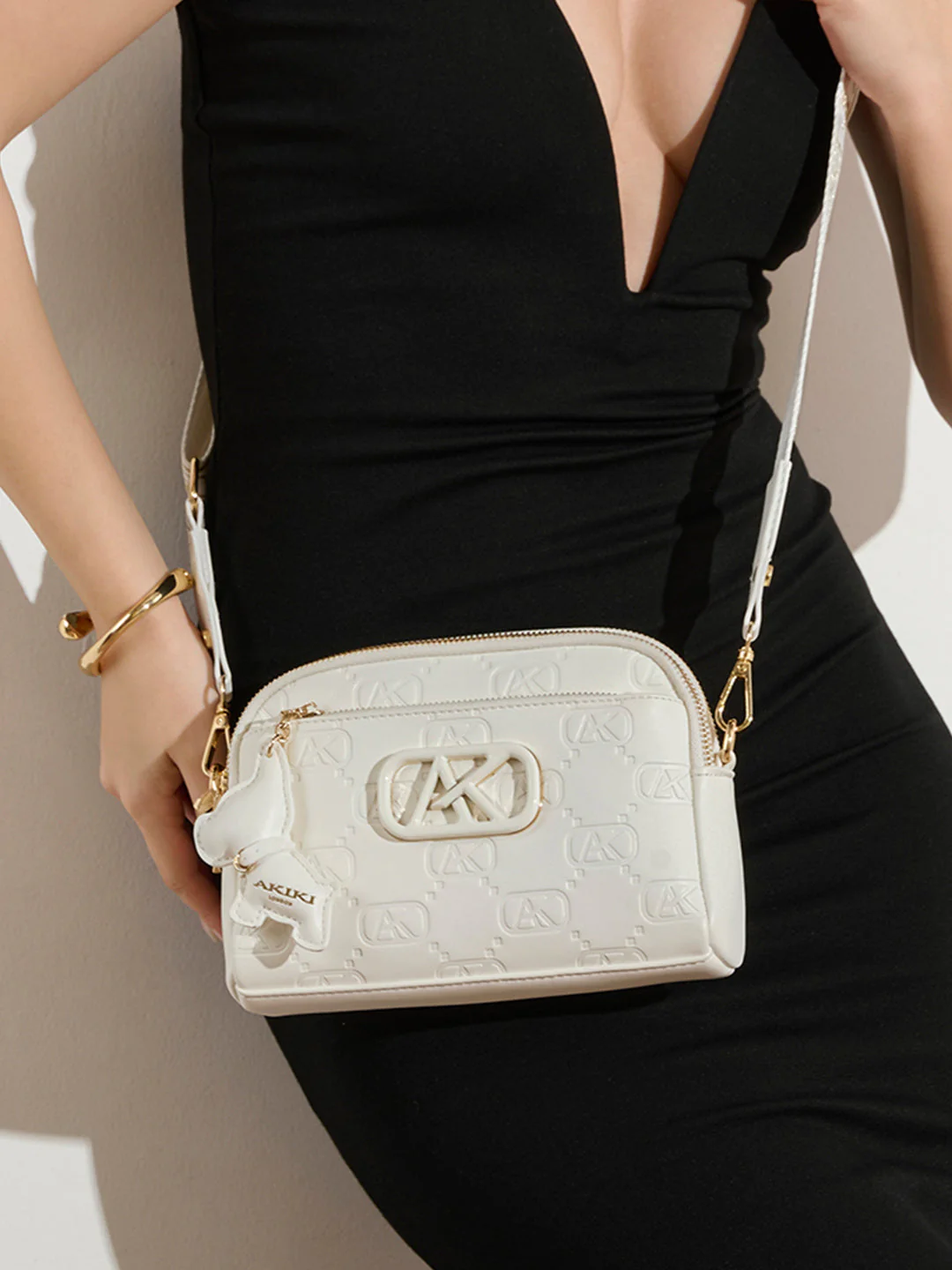 Finsbury 21 Medium Sling Bag - Image 36
